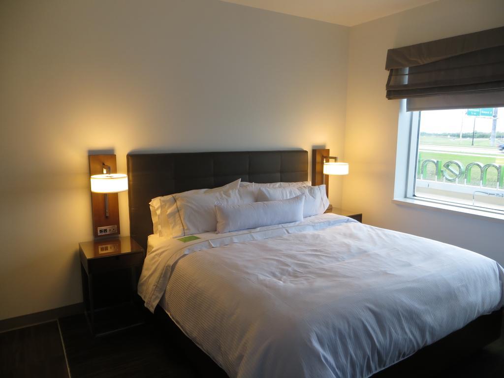 Element Fargo Hotel West Fargo Room photo